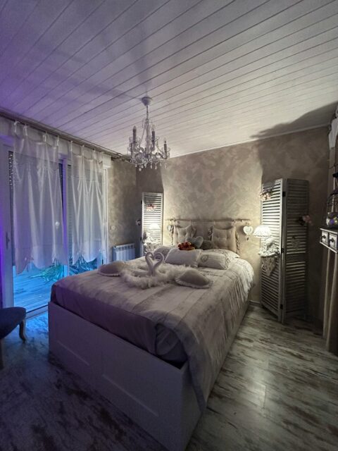 ♥♥QUI DIT BLACK FRIDAY DIT PROMOTION♥♥
20 % de remise pour toute réservation passée ce weekend , sur votre nuitée romantique à BISCARROSSE, dans un de mes LOVIN CHALETS , au choix : IDYLLE ,ROMANCE ,REVES D UN SOIR , avec jaccuzzi SPA 🛀 privatif chauffé à 38 degrés ,petit dejeuner 🥐 et mode romantique 😍installé à votre arrivée .
☎️ 06 87 90 42 47
#jacuzzi #couple #amour #bordeauxmaville #biscarrosse_grands_lacs #romantique #loveroom #amoureux #weekendinsolite #chaletromantique #bordeaux #nouvelleaquitaine #massageduo #landes #escapaderomantique #petitdejeuner #sudouest #jaccuzziprivé #spa #anniversairedemariage #spacouple #anniversaires #cadeaupourcouple